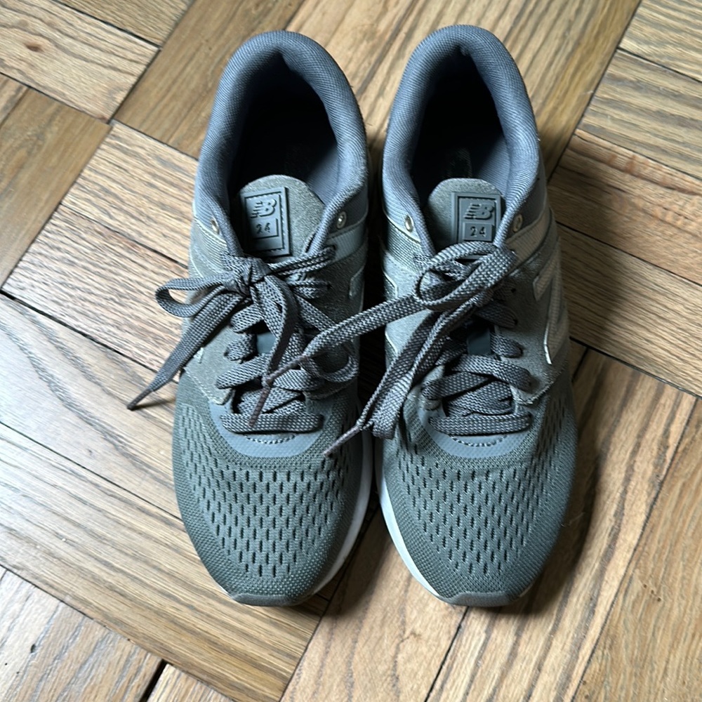 Great condition new balance sneakers